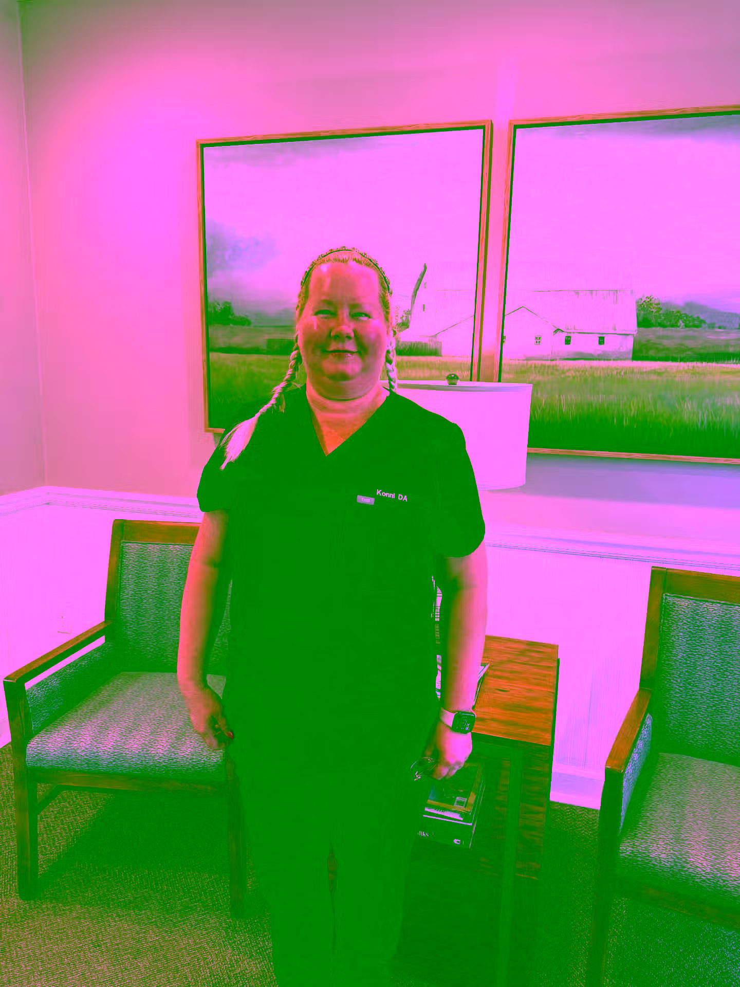 Konni, Dental Assistant
